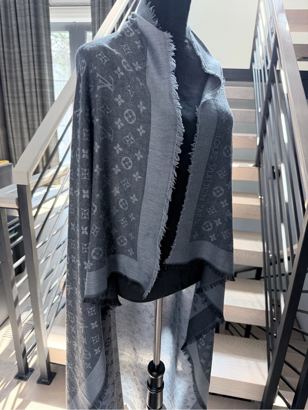 Louis Vuitton Gray Monogram Shawl 56*56 - Picture 6 of 7